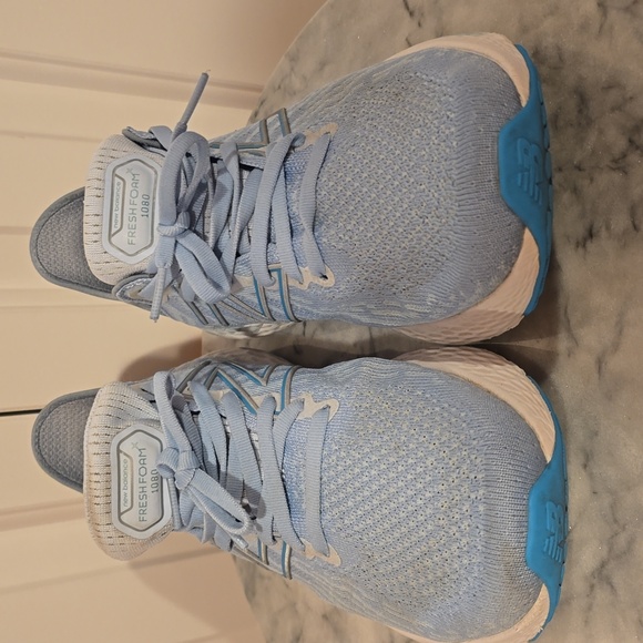 New Balance Fresh Foam 1080 V11 Women's Sneaker, Size 9 Wide - Picture 2 of 8